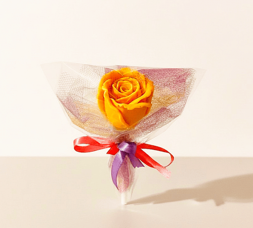 Róża pomarańczowej lub truskawkowej czekolady 